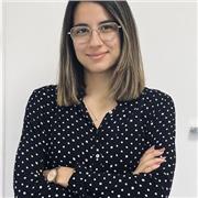 Graduada en biología imparte clases en materias afines e idiomas (inglés o francés)